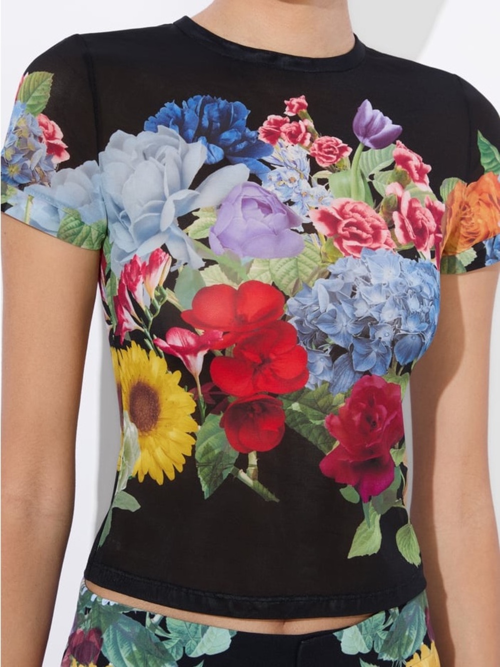 Alice + Olivia Black Short Sleeve Floral Mesh Tee Size M NWT - Picture 4 of 5
